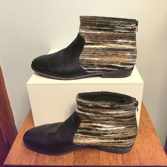 OBO Sending to ThredUp Wed. OTBT Tilton bootie Black leatherw/textile upper. EUC - Picture 10 of 16